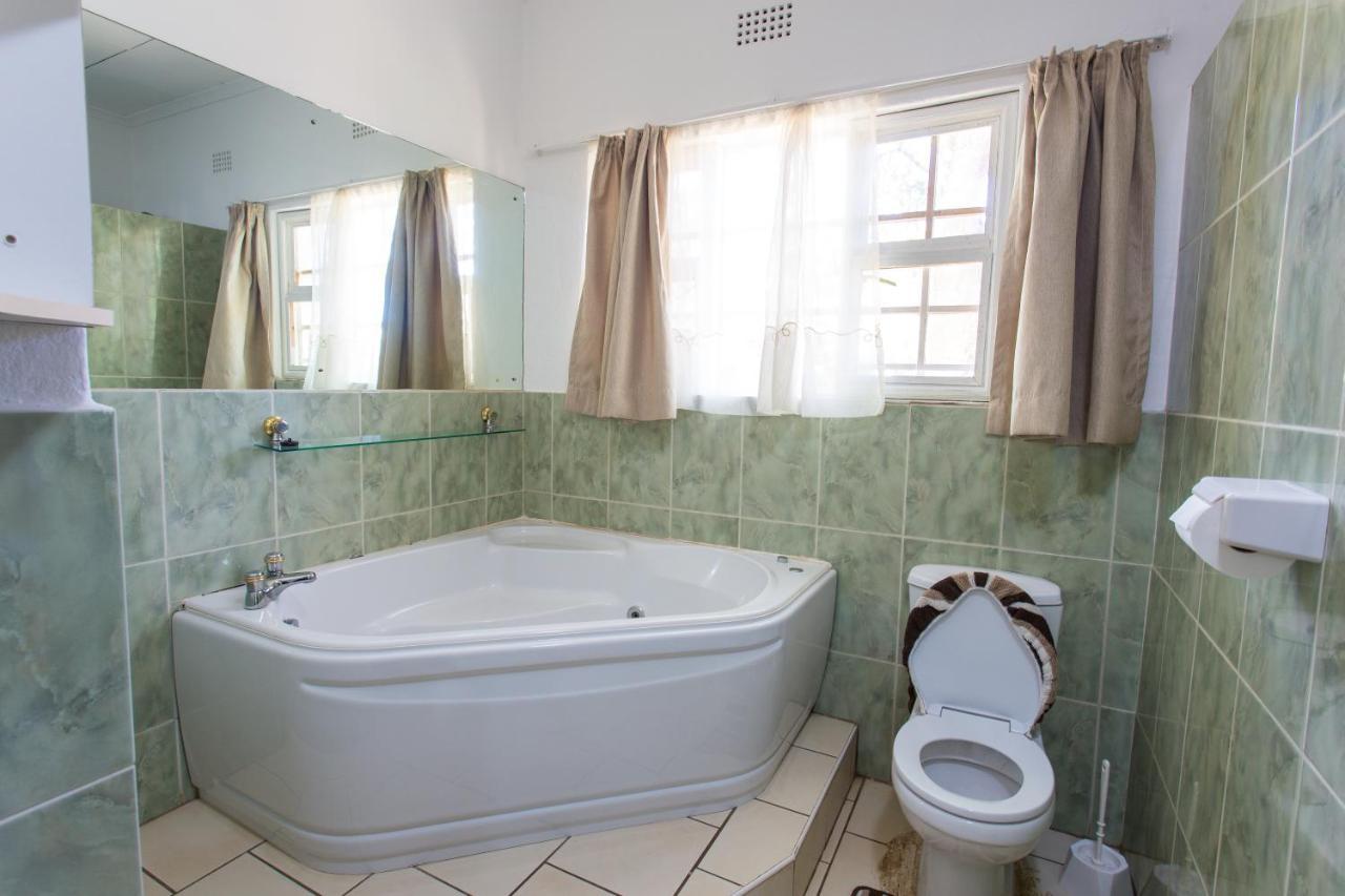 The Ad Lib Executive Lodge Lilongwe Bagian luar foto